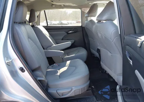 2022 Toyota Highlander Xle z USA, uszkodzony, nr VIN 5TDGZRBH6NS580130